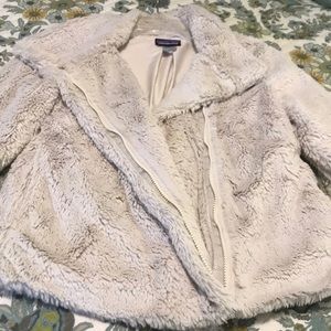 Patagonia woman’s zip up fuzzy cream jacket